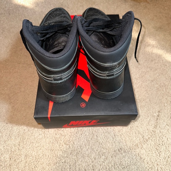 Jordan Retro 1 high. Size 11 with original box - Picture 2 of 8
